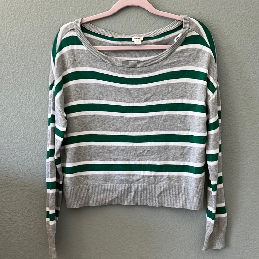 Garage women’s size S EUC cropped pullover sweater gray with green…